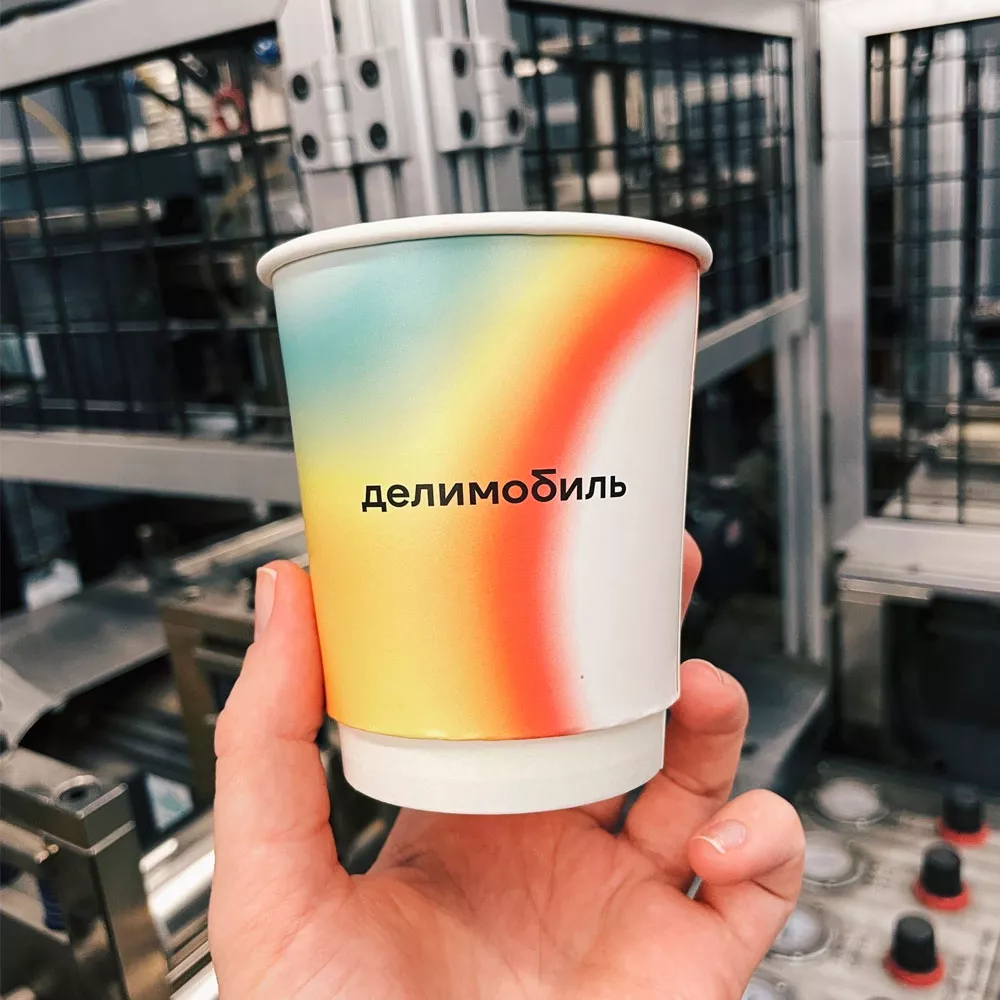 Брендированные бумажные стаканы Делимобиль